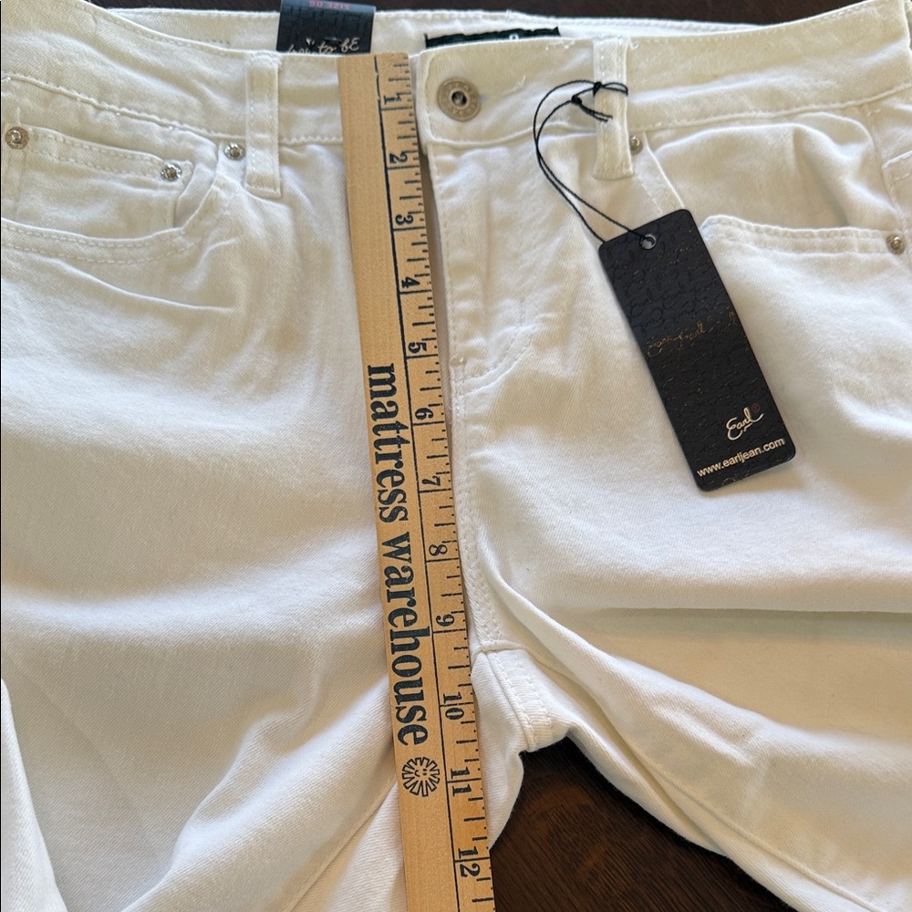Earl Jeans White Cropped Jeans with Lace Embroidery. Womens size 6. - Picture 7 of 16